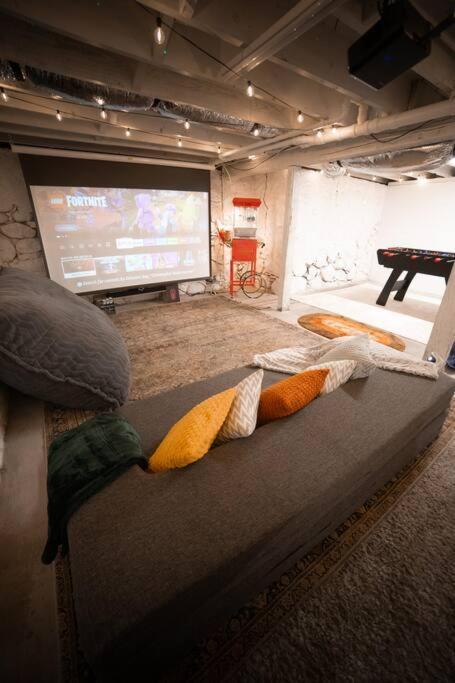 Reno'S Biggest Little House - Cozy Home Theatre Exterior foto